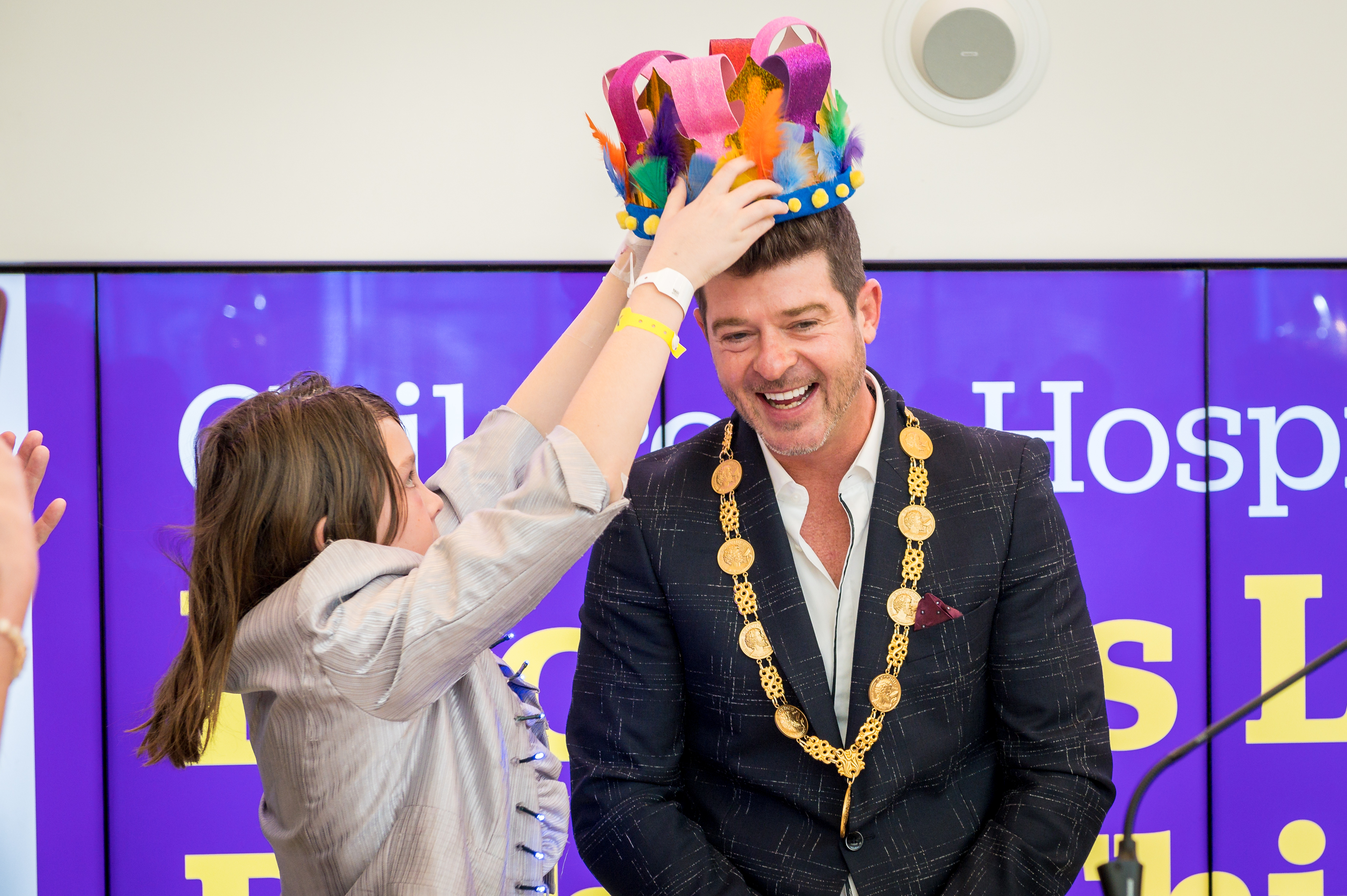 Robin Thicke receiving an award